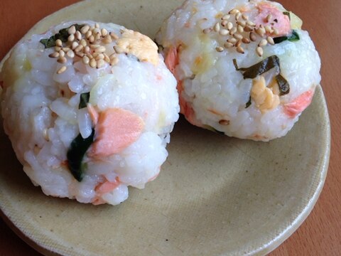 コロコロ♪鮭の手まり寿司
